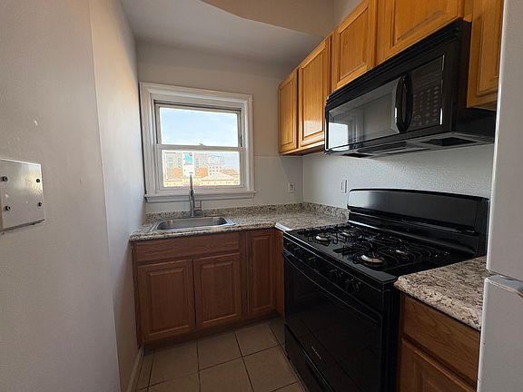 4th image of 40 Washington Ave #2A