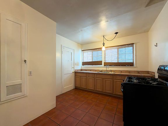 4th image of 11926 Magnolia Blvd