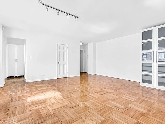 4th image of 139 E 33rd St APT 10O