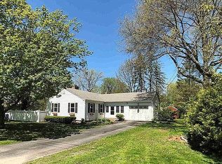 28 Country Ln, Williston, VT 05495