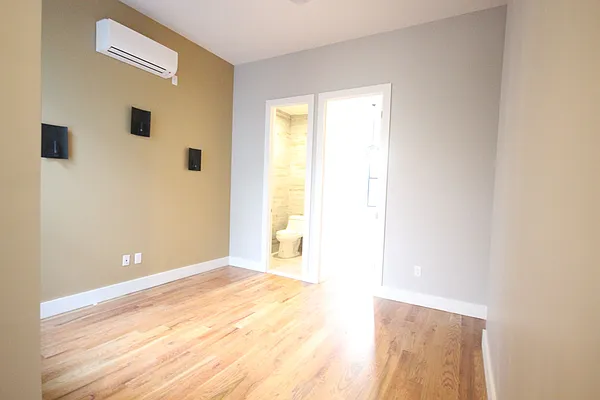 Rented by Nooklyn NYC LLC | media 4