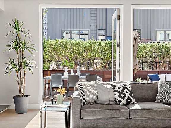 2nd image of 110 Duane St Unit Penthouse 2