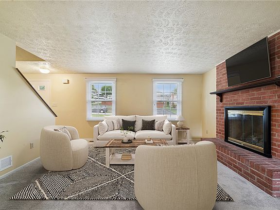 5th image of 212 Wheatfield Dr