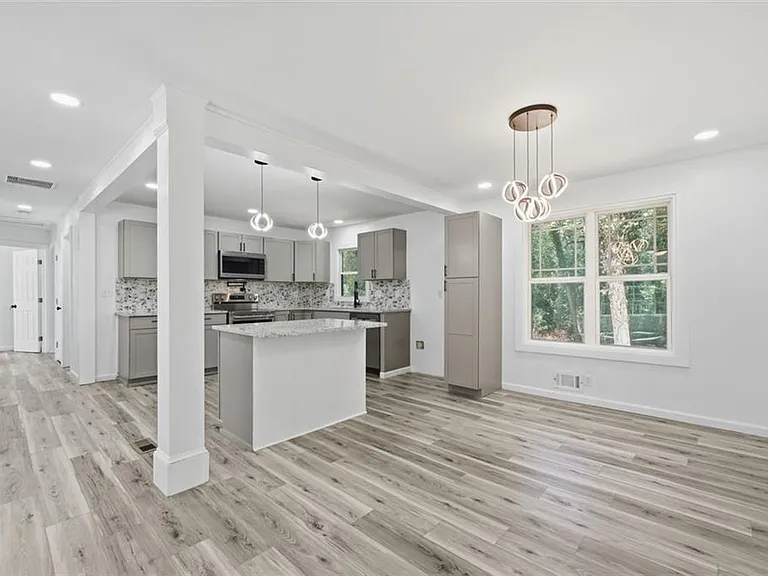 3920 Wedgefield Cir — Photo 3