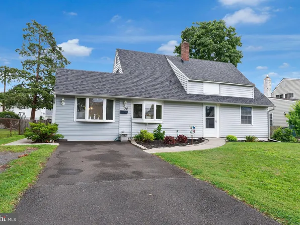 34 Noblewood Ln, Levittown, PA 19054