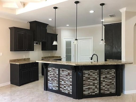 4th image of 1018 Arroyo Cir