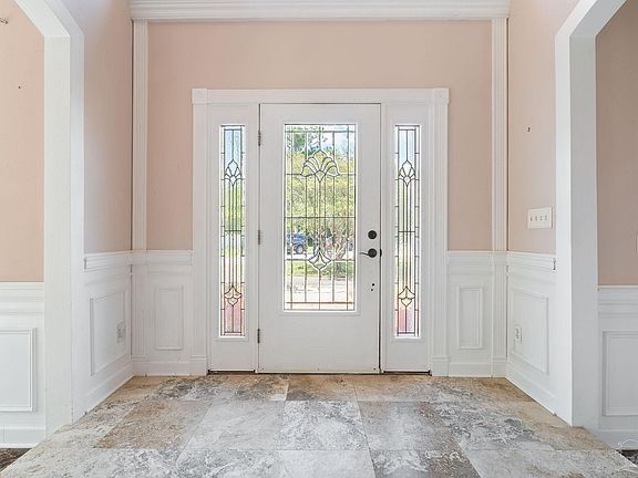 4th image of 408 Emerald Ct