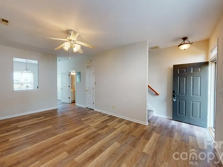 5545 Seths Dr — Photo 2