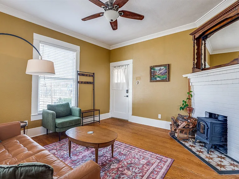 321 N Henderson Ave — Photo 5