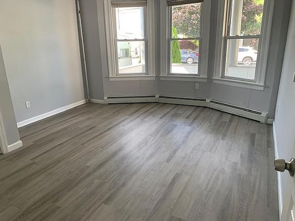 2nd image of 23 Chapel St Floor 1