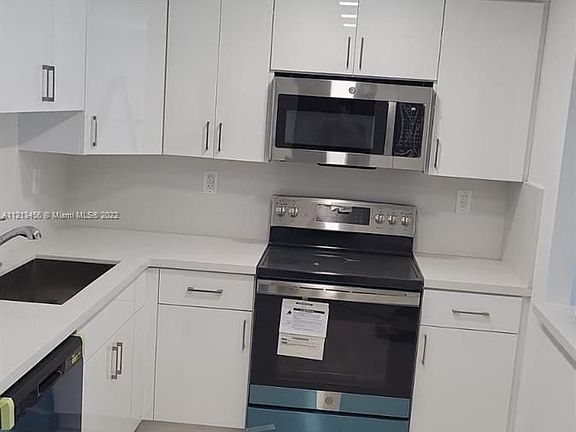 4th image of 19370 Collins Ave APT 525