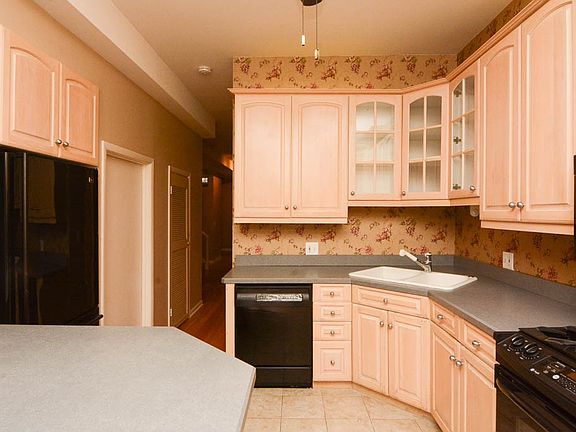 3rd image of 3308 N Southport Ave #3