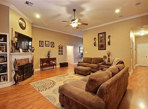 2nd image of 107 Gloria Ct