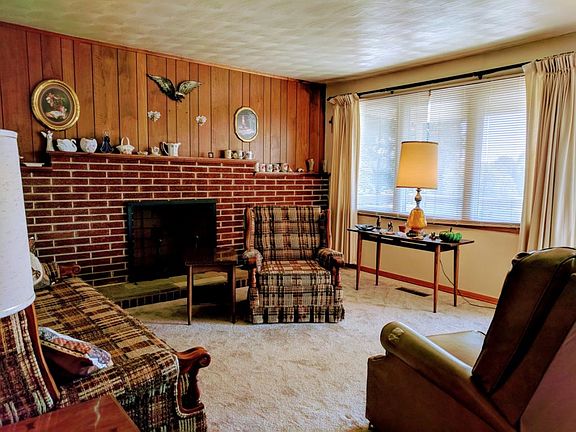 3rd image of 315 Sourwood Dr