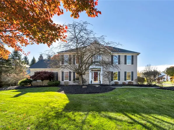 6990 Crystal Creek Dr, Brecksville, OH 44141