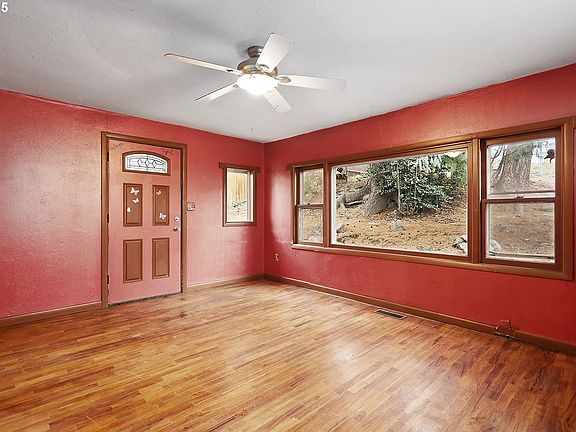 4th image of 319 W 13th St