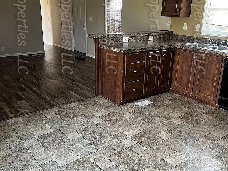 546 34th Ave NW — Photo 1