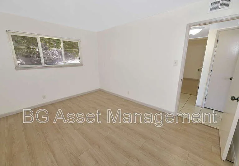 8049 Greenridge Dr #26 — Photo 11