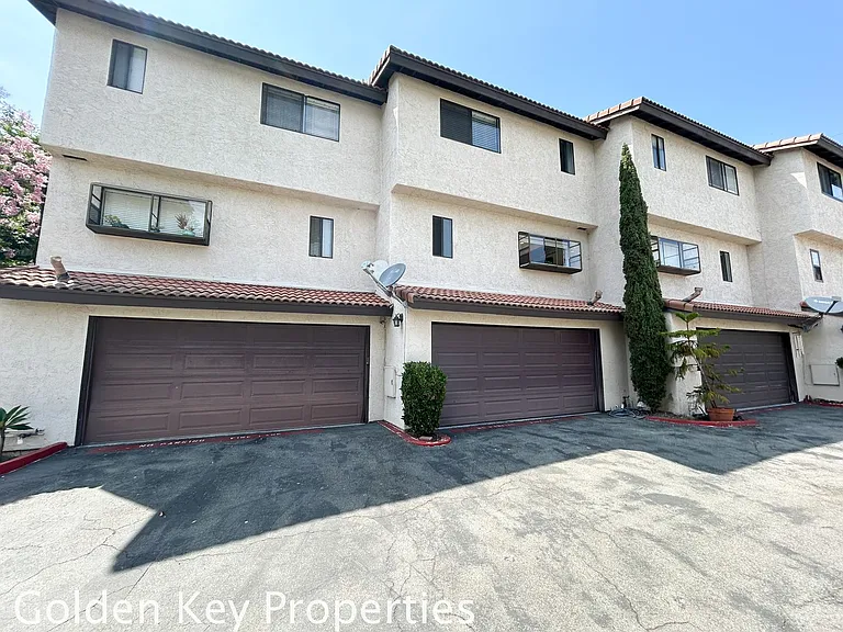 2372 Altisma Way #B — Photo 32