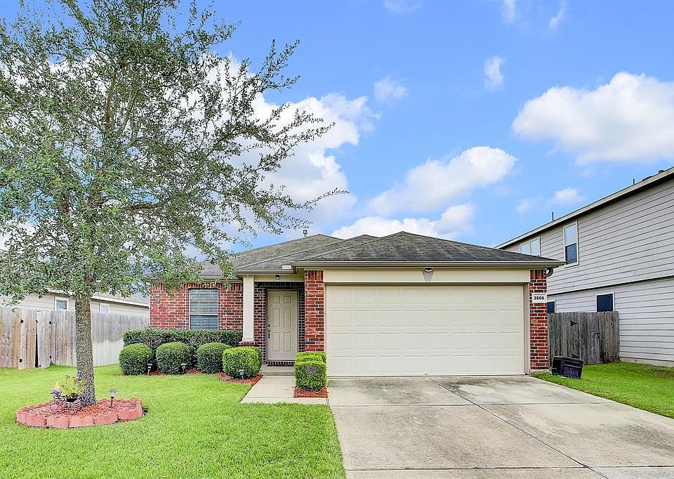 Beautiful 1-story home with tile floors in a wonderful open floorplan with a combined living/dining and a very spacious kitchen & casual dining area which leads to a covered porch and fenced yard. Bedrooms are all very spacious with large closets, pl