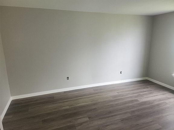4th image of 839 Yaupon St