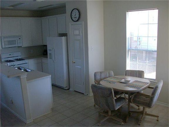 3rd image of 2842 Loganberry Park Ln