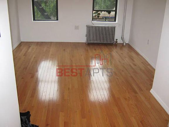 4th image of 215 E 5th St APT 4