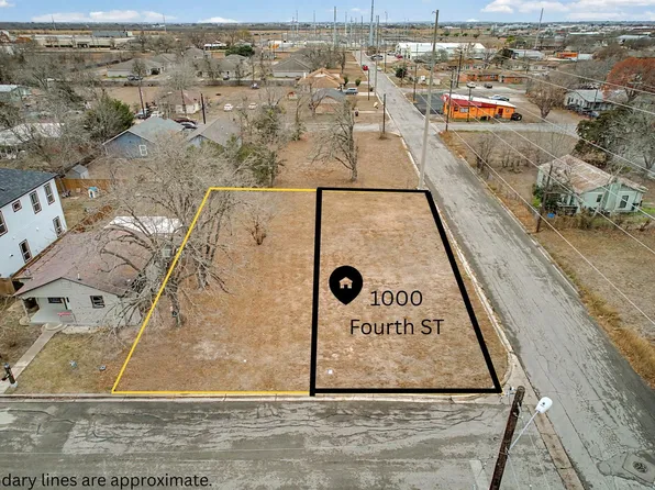1000 4th St, Lockhart, TX 78644