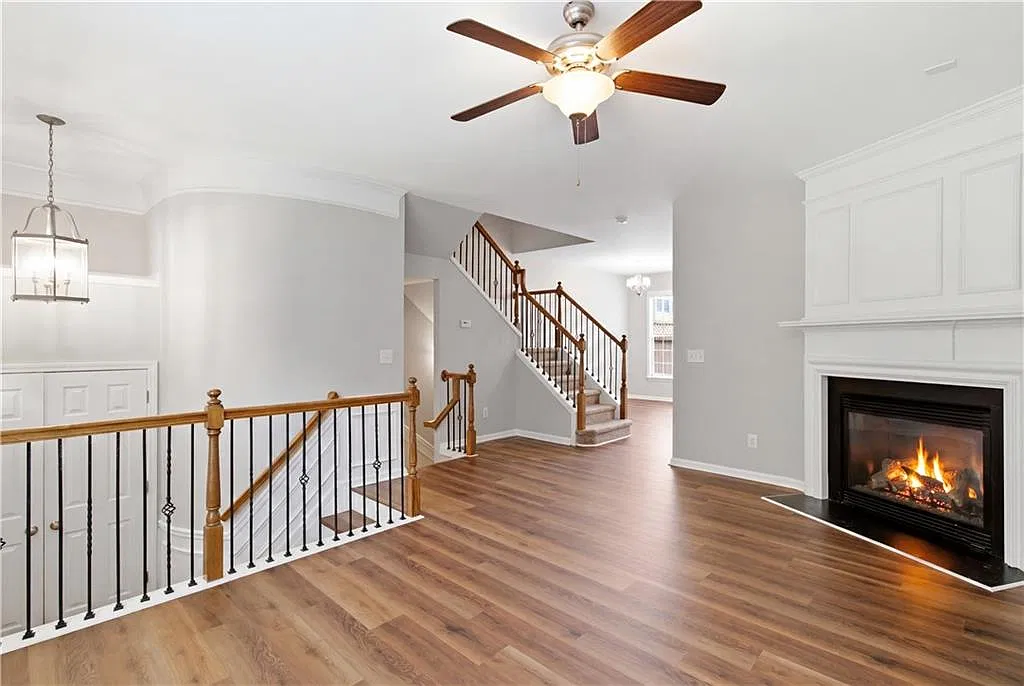 3 bed, 3.5 bath, 1722 sqft, $2,350 — Photo 2