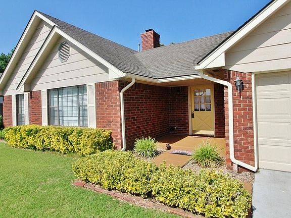 3rd image of 2905 Eastgate Dr