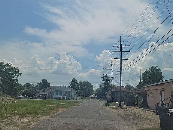 4th image of 1831-1833 Mazant St