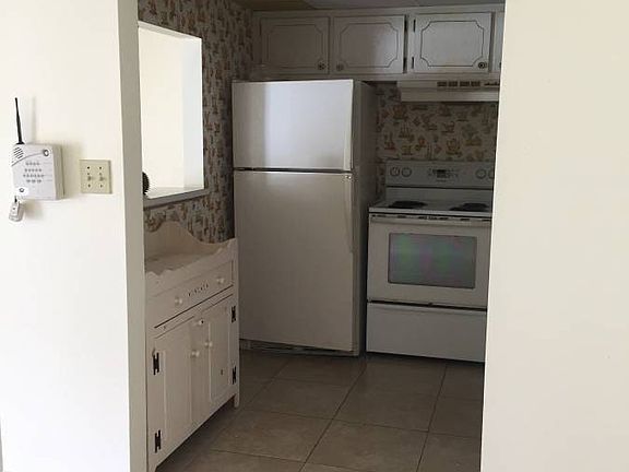 3rd image of 700 Village Green Ct APT 116