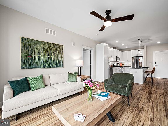 3rd image of 703 Rice Blvd #103