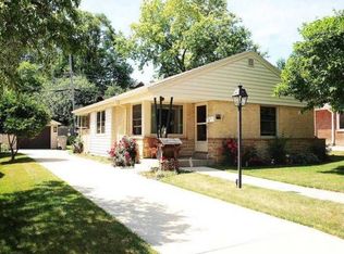 215 N 92nd St, Milwaukee, WI 53226