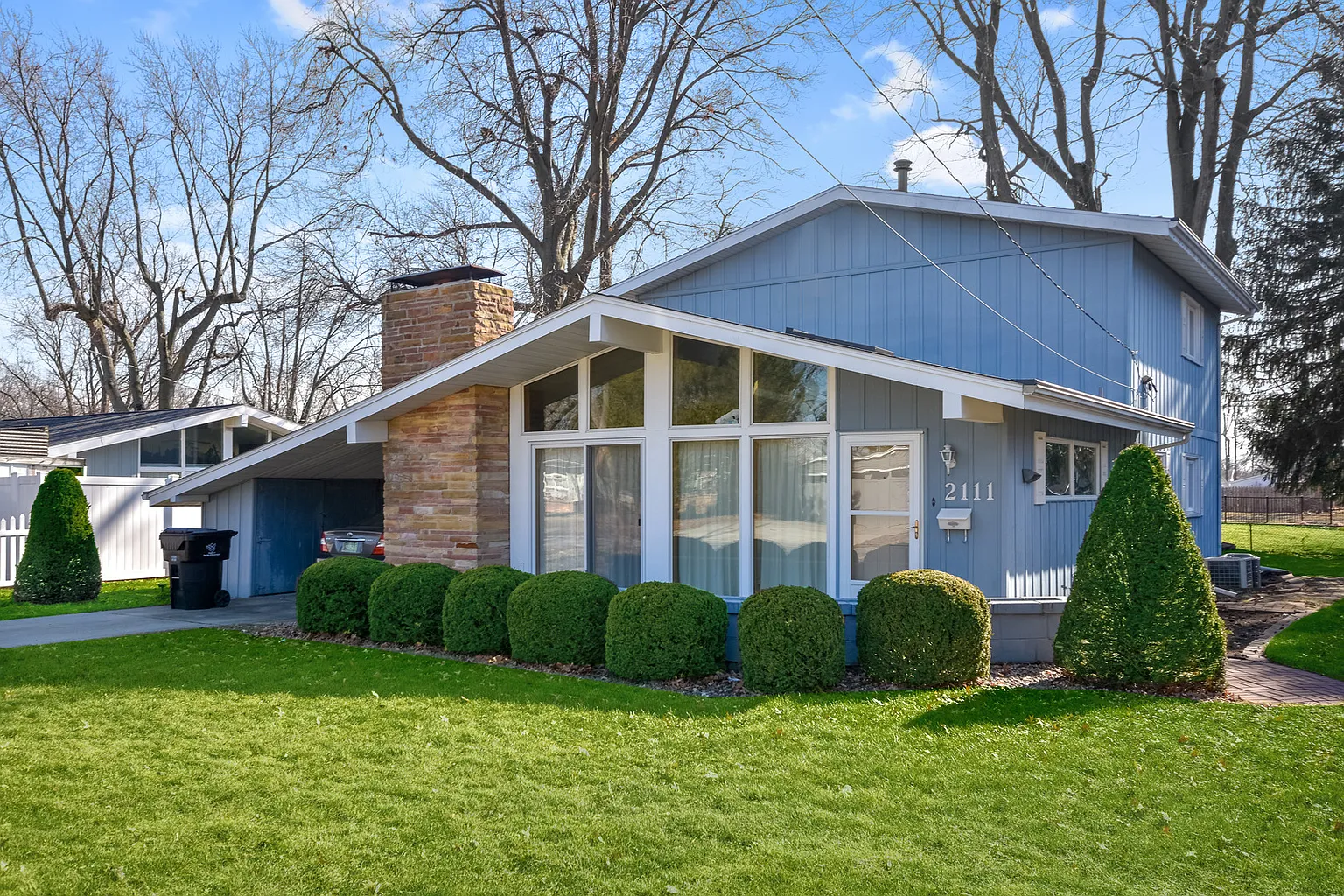 2111 Peirce Ave photo 1