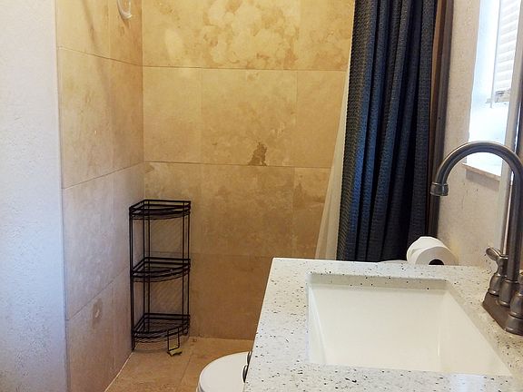 4th image of 3981 NE 8th Ave #2