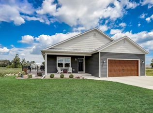 1402 Harris Dr, Grafton, WI 53024