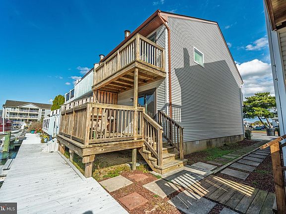 4th image of 11613 Windward Dr #A