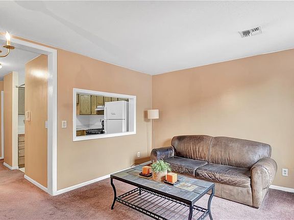 3rd image of 571 Fox St #1