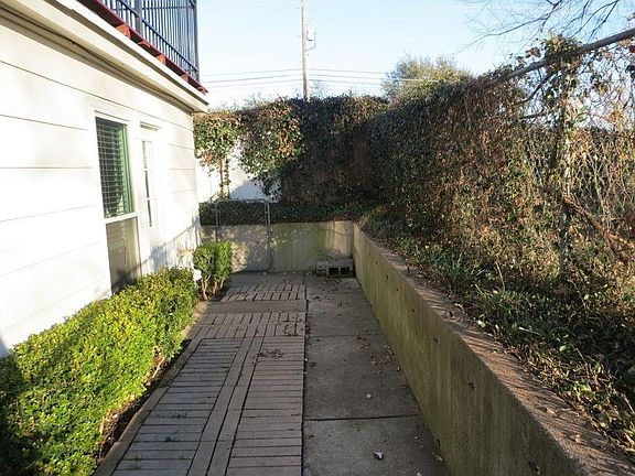 2nd image of 1712 Scenic Dr APT A