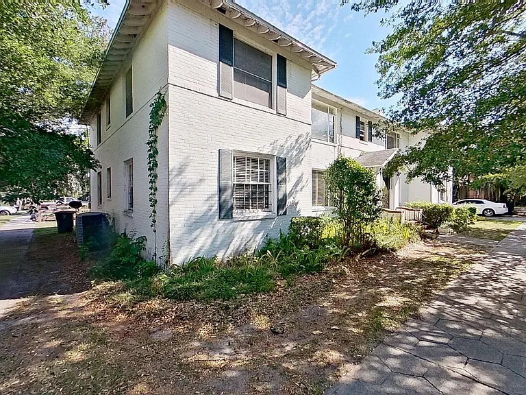 charming 2-bedroom, 1-bath upstairs rental — Photo 20