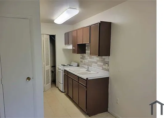267 Hoch St — Photo 17