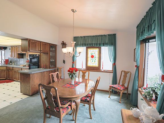 3rd image of 2710 Breezy Heights Dr