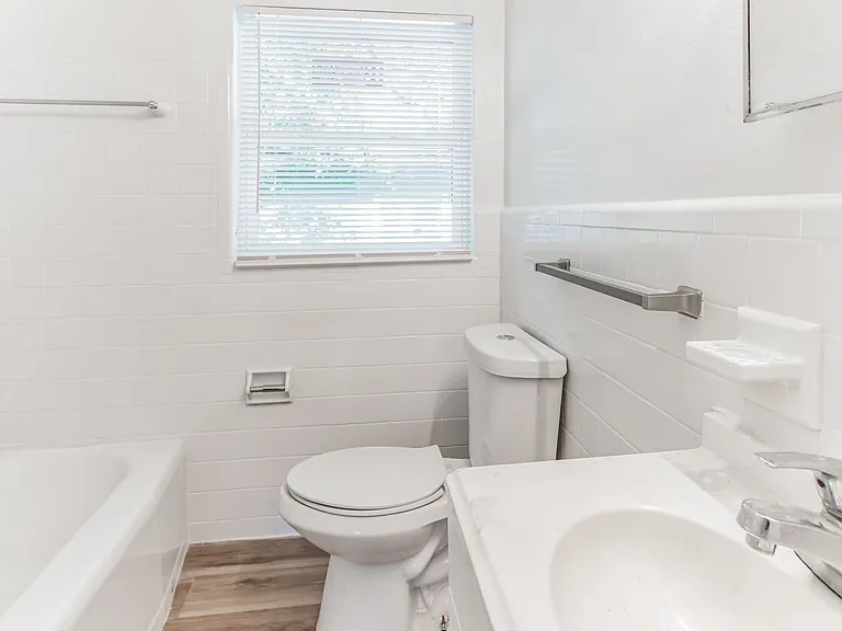 2504 Danson St — Photo 16