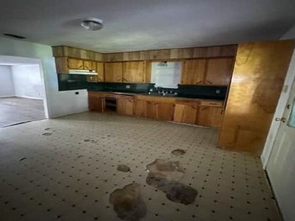 5th image of 212 5th St