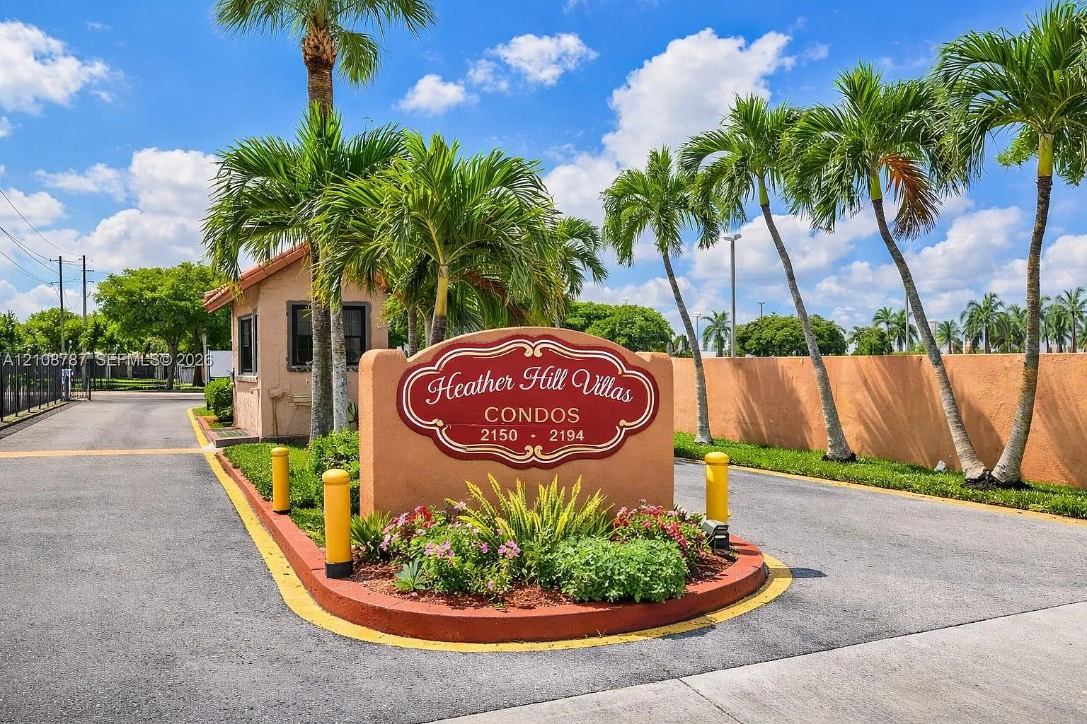 Hialeah Club Villas Condo — Photo 1