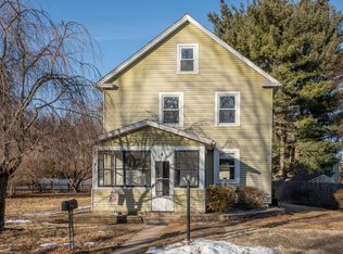 4 Gargan Pl, Simsbury, CT 06070