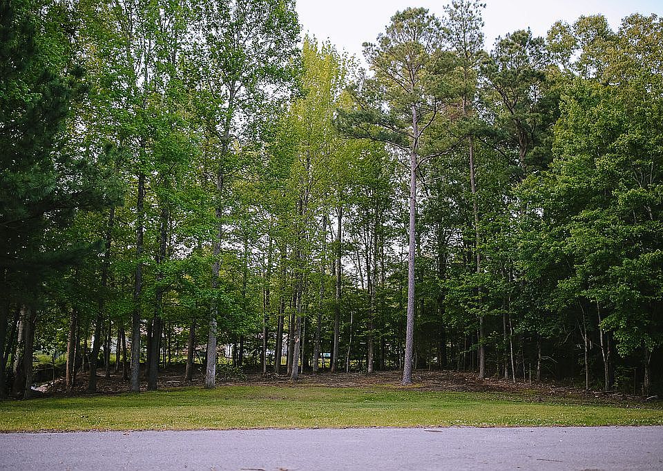 1st image of Woodland Dr #17
