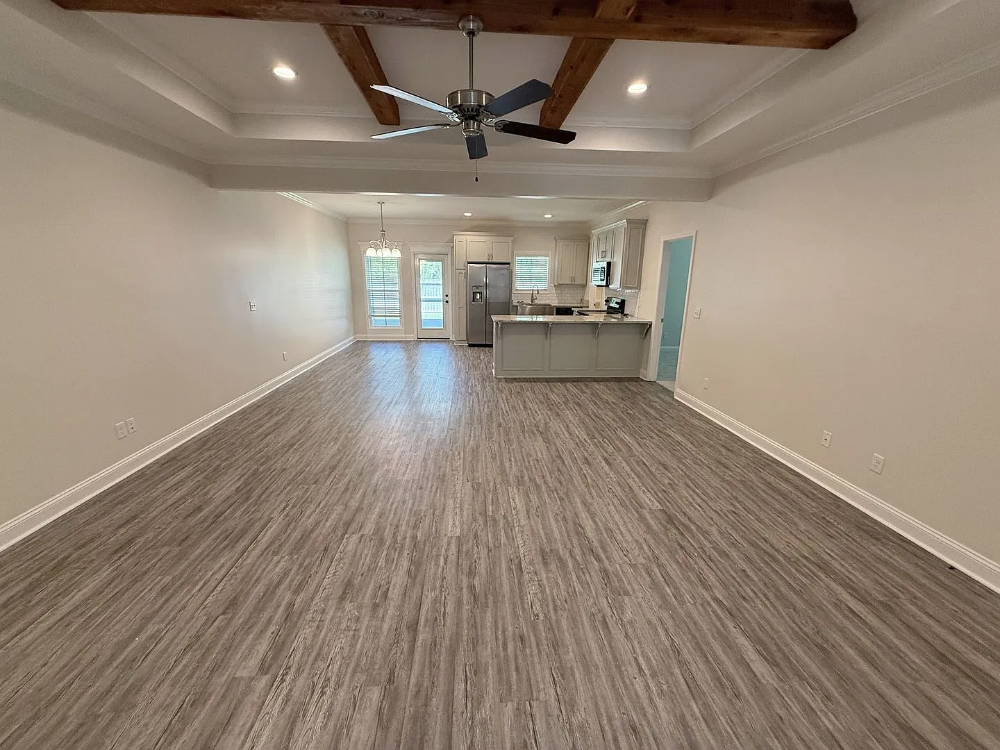 Stylish 4-Bedroom Home with Screened Porch & Fenced Yard in Hahira — Photo 3
