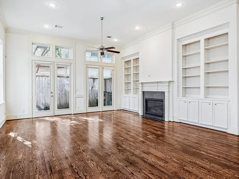 1407 Knox St — Photo 3